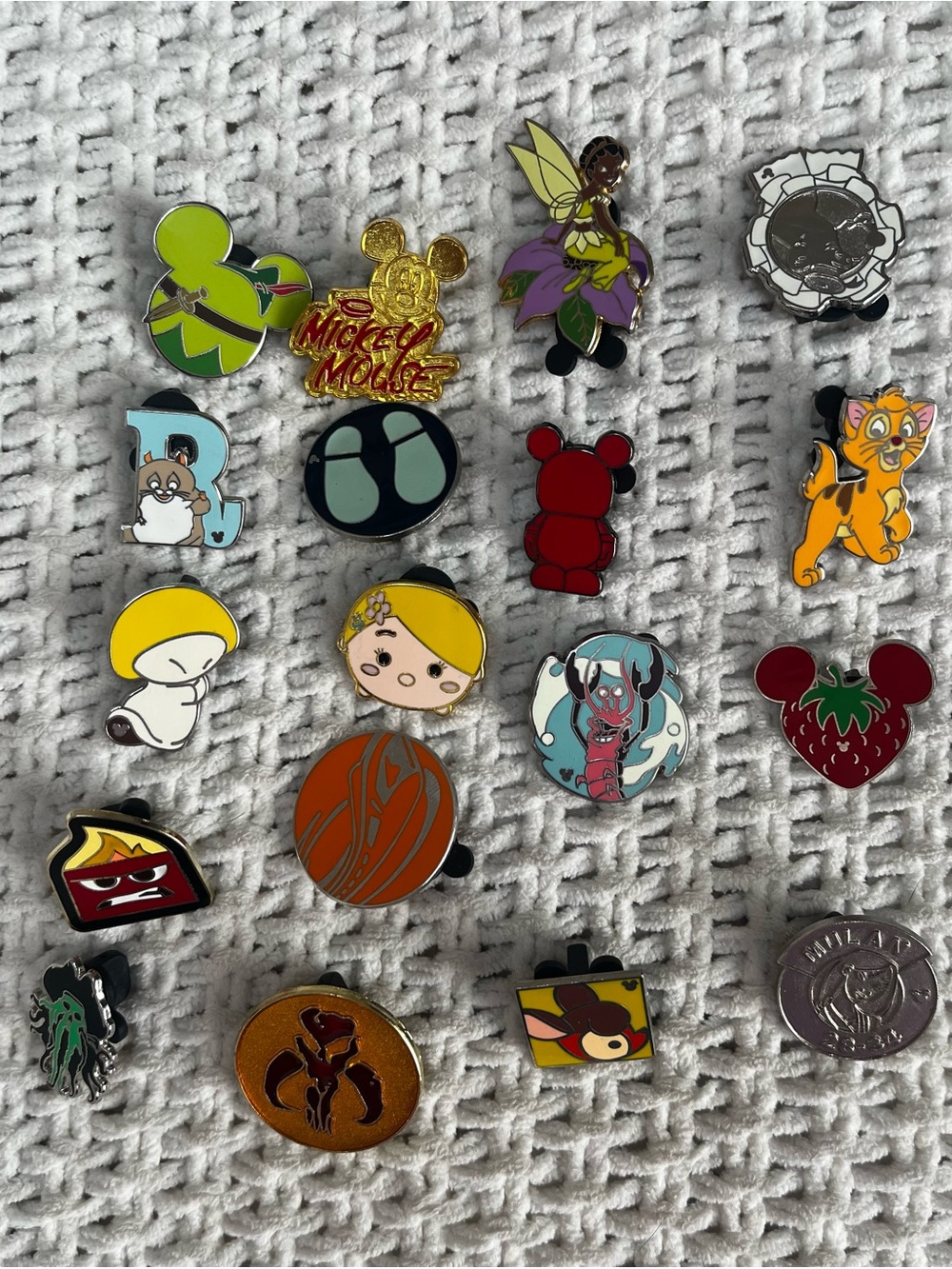 Lot Of 18 Disney Trading Pins, 8 Hidden Mickey Pins & 10 Other Various Pins